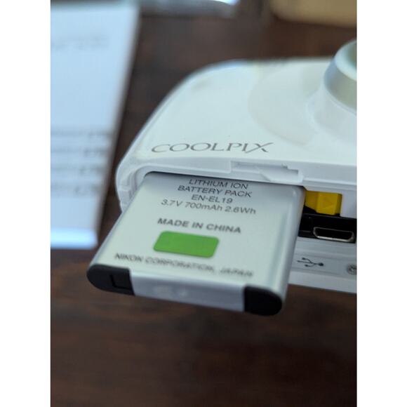 Nikon Coolpix S33 13.2MP Full HD Waterproof Digital Camera White New in box - Picture 5 of 14